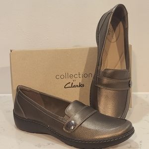 NIB Clarks Bronze Metallic Cora Daisy Loafers 10N